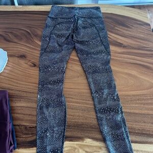 Lululemon leggings size 6